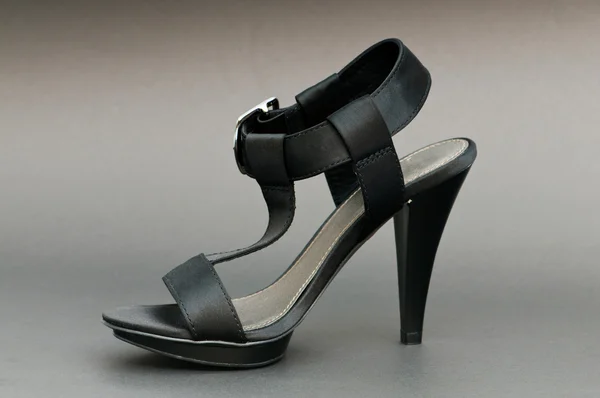 Concept de mode avec chaussures femme à bout ouvert — Photo