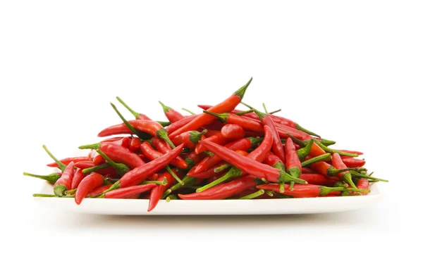 Hot peppers izolovaných na bílém pozadí — Stock fotografie