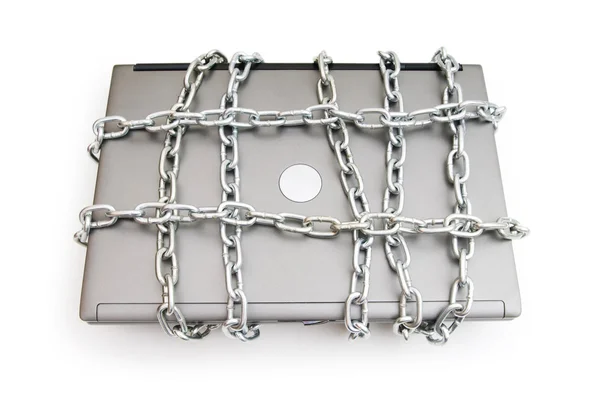 Bezpečnostní koncepce počítače s notebookem a řetězem — Stock fotografie