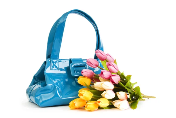 バッグと白い背景で隔離の花 — ストック写真