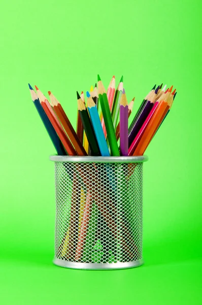 许多彩色铅笔颜色的背景上 — 图库照片