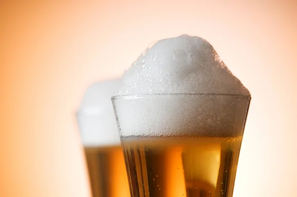 stock image Beer glasses against the colorful gradient background