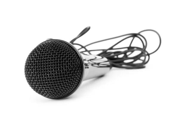 Аудио микрофон изолирован на белом фоне — стоковое фото