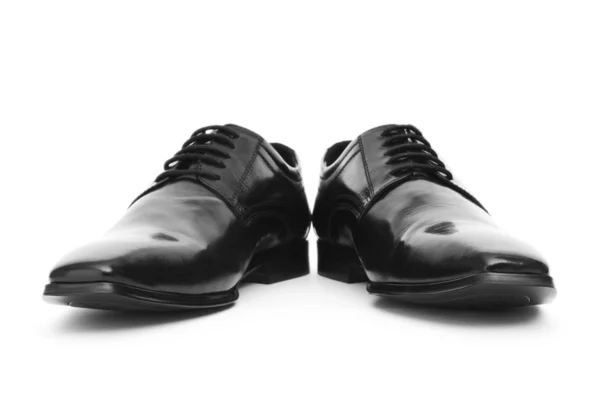 Мужская обувь на белом фоне — стоковое фото