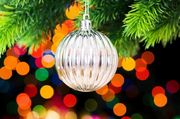Weihnachtsdekoration und verschwommenes Licht im Hintergrund — Stockfoto
