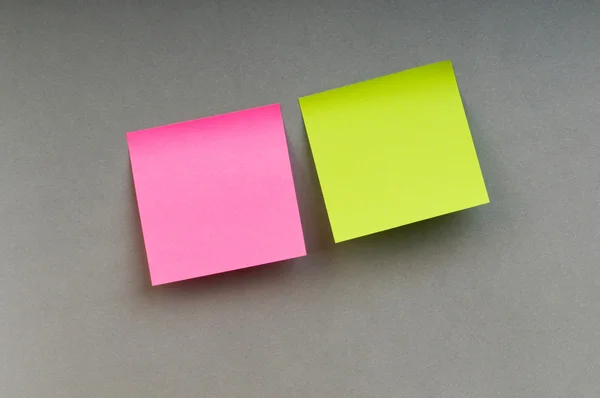Notes de rappel sur le papier coloré lumineux — Photo