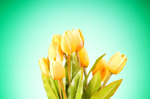 Ramo de flores de tulipán sobre la mesa — Foto de Stock