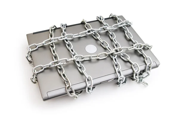 Számítógép biztonsági koncepció laptoppal és lánccal — Stock Fotó