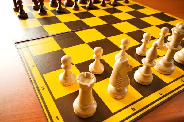 Zestaw szachy figury na planszy gry — Zdjęcie stockowe