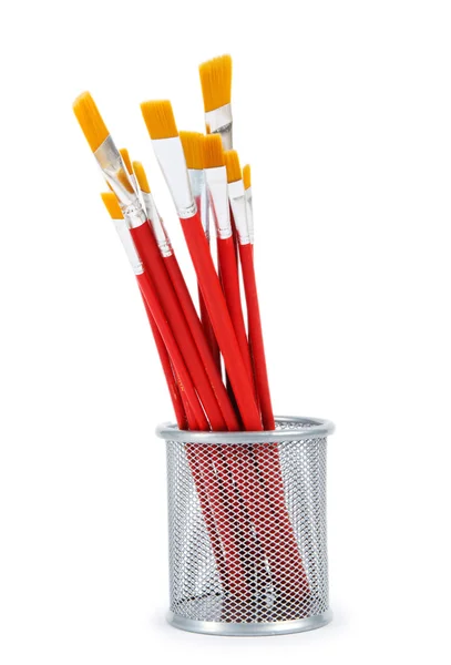 Beyaz arka plan üzerinde izole kırmızı Sanat fırçalar — Stok fotoğraf