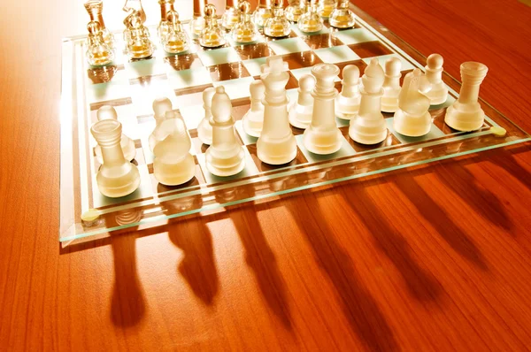 Conjunto de figuras de ajedrez en el tablero —  Fotos de Stock
