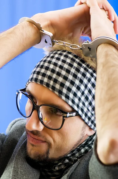 Homem com óculos em estúdio de tiro — Fotografia de Stock