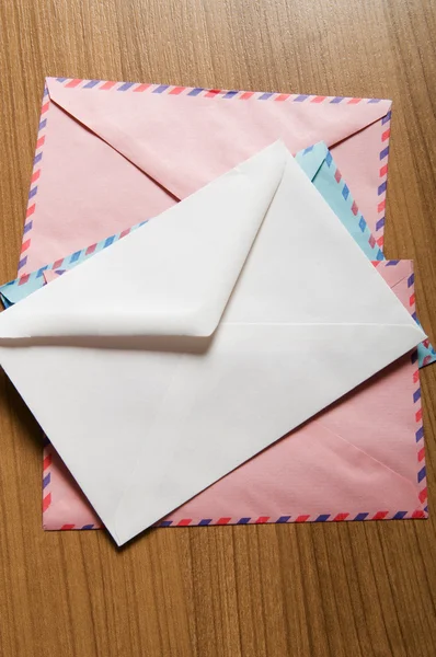 테이블에 많은 봉투 메일 개념 — 스톡 사진