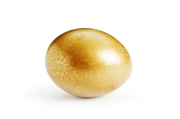 Huevo dorado aislado sobre el fondo blanco —  Fotos de Stock