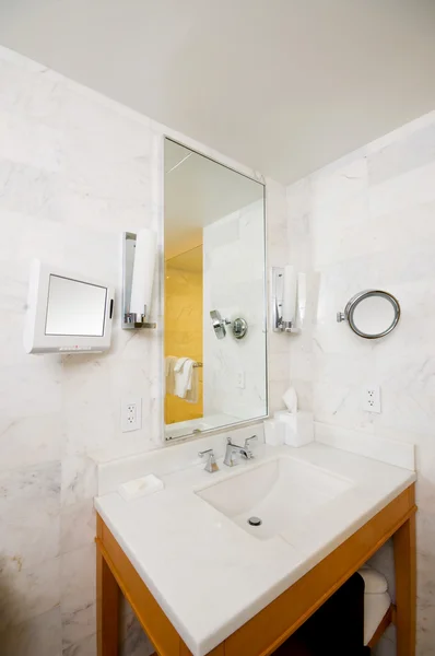 Інтер'єр кімнати - Раковина у ванній — стокове фото