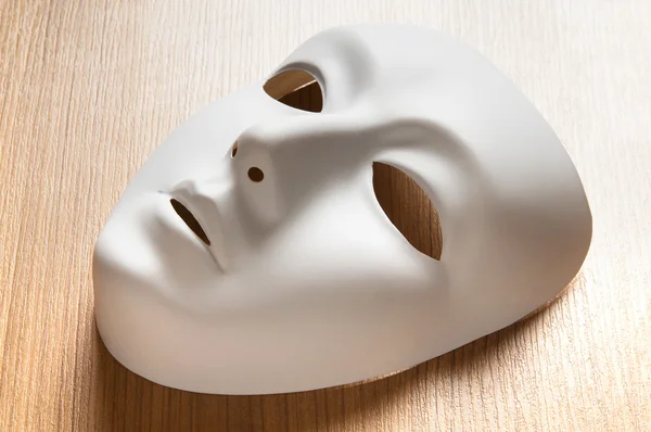 Concepto de teatro con las máscaras de plástico blanco — Foto de Stock