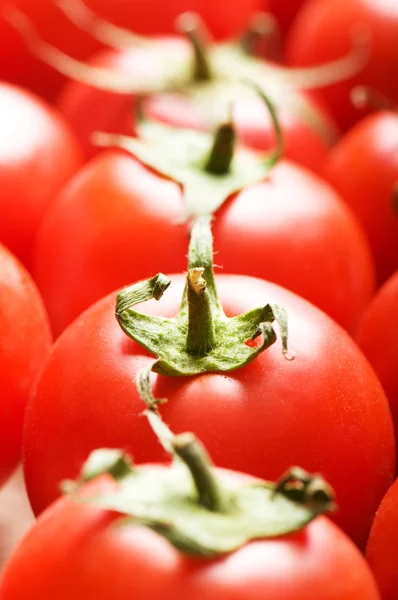 Tomates Vermelhos Dispostos Stand Mercado — Fotografia de Stock