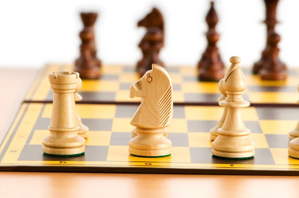 Schachfiguren Auf Dem Spielbrett — Stockfoto