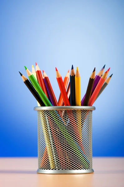 Conjunto de lápices de colores en el soporte —  Fotos de Stock