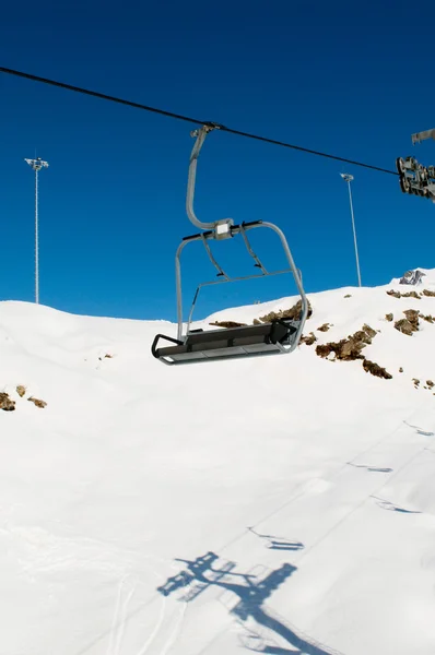 Ski Lift Stoelen Heldere Winterdag — Stockfoto