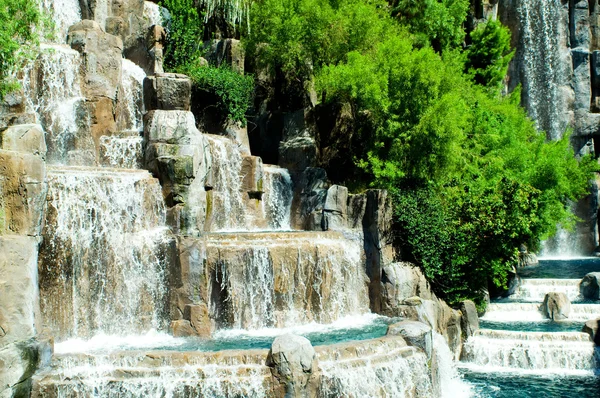 Hoge Watervallen Heldere Zomerdag — Stockfoto