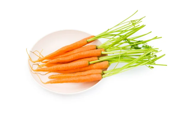 Φρέσκα καρότα απομονωμένη στο λευκό — Φωτογραφία Αρχείου