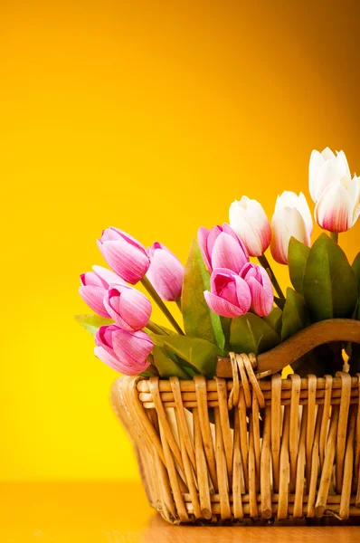 Ramo Coloridos Tulipanes Sobre Mesa —  Fotos de Stock