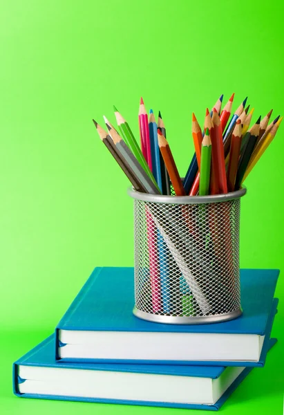 回学校概念与书和铅笔 — 图库照片