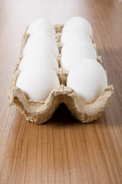 Muitos Ovos Brancos Mesa Madeira — Fotografia de Stock