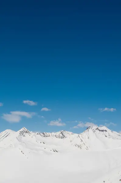 Ψηλά Βουνά Κάτω Από Χιόνι Χειμώνα — Φωτογραφία Αρχείου