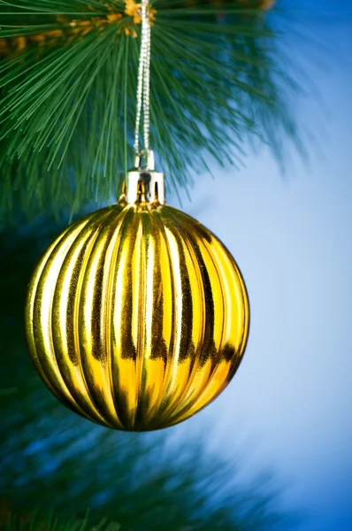 Χριστουγεννιάτικα στολίδια για το δέντρο - έννοια των διακοπών — Φωτογραφία Αρχείου