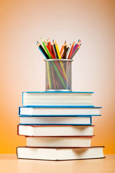 Terug naar school concept met boeken en potloden — Stockfoto