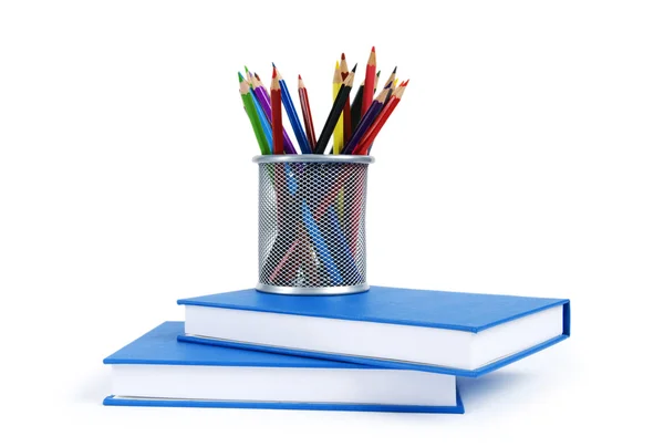 Tillbaka till skolan koncept med böcker och pennor — Stockfoto