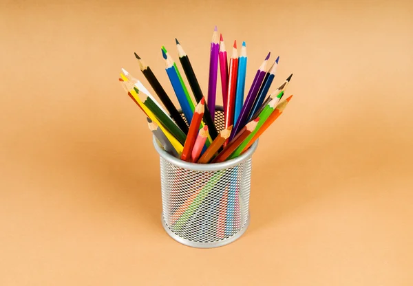 Πολλά πολύχρωμα μολύβια για το χρώμα φόντου — Φωτογραφία Αρχείου