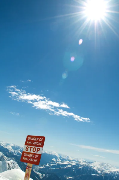 Avalanche sign and mountains at the background — Stock Photo, Image