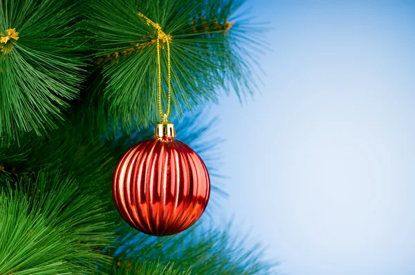 Juldekoration på trädet - holiday koncept Stockfoto