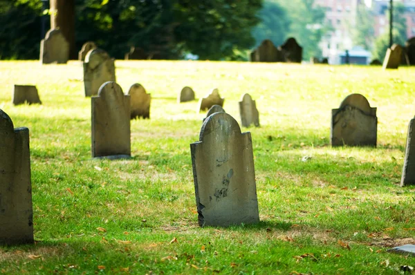 Friedhof Mit Vielen Grabsteinen Hellen Tag — Stockfoto