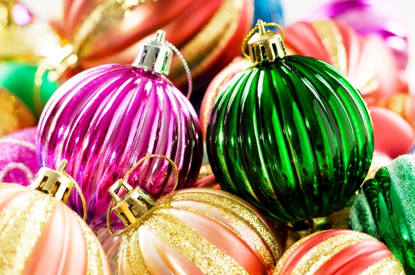 Decoración de Navidad colorida sobre un fondo brillante — Foto de Stock