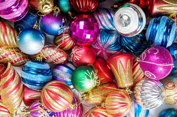 Decorazione natalizia colorata su uno sfondo lucido — Foto Stock