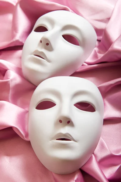 带有白色塑料面具的戏剧概念 — 图库照片