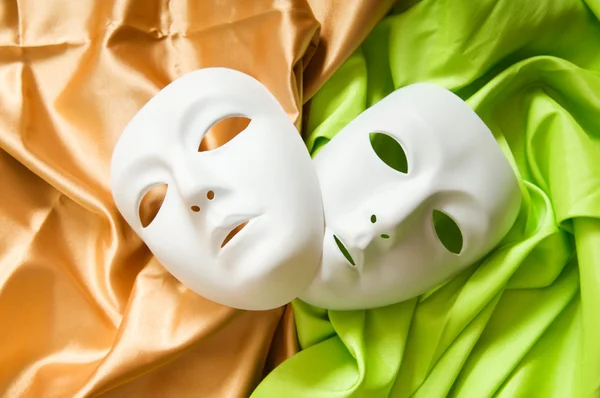 Conceito de teatro com as máscaras de plástico branco — Fotografia de Stock