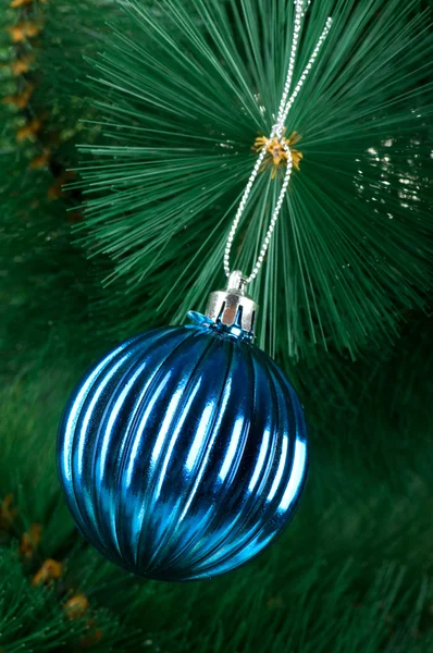 Świąteczne dekoracje na drzewie - koncepcja wakacje — Zdjęcie stockowe