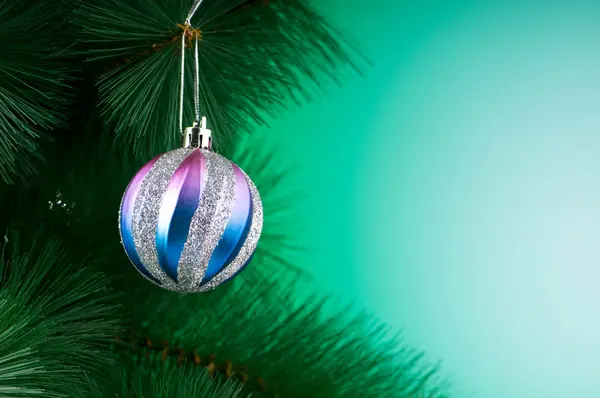Decoración de Navidad en el árbol - concepto de vacaciones — Foto de Stock