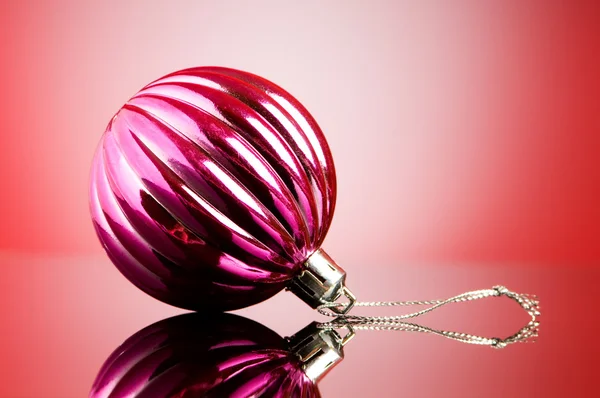 反射の背景 休日の概念上のクリスマスの装飾 — ストック写真
