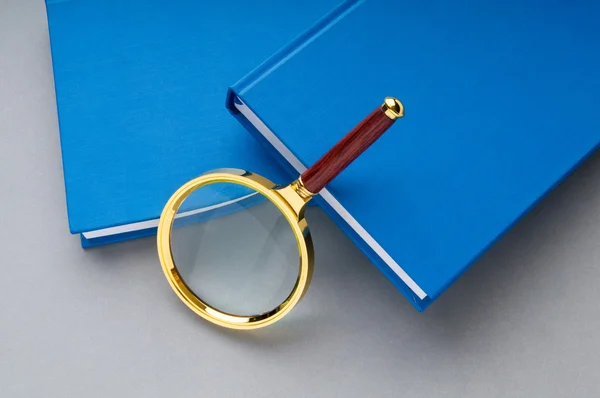 Magnifying Glass Stack Books — Stock Photo, Image