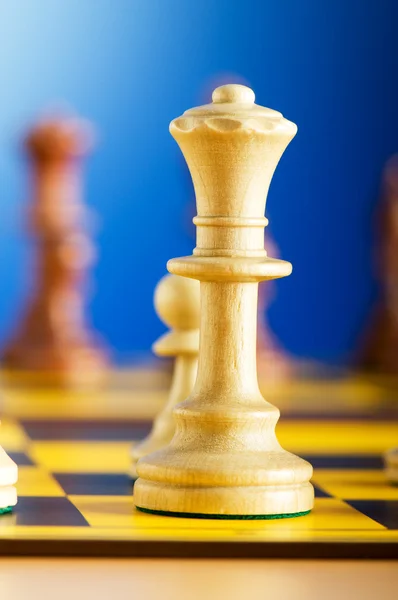 Ensemble de figures d'échecs sur le plateau de jeu — Photo