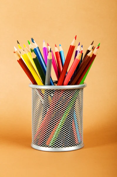 Nombreux Crayons Colorés Sur Fond Couleur — Photo