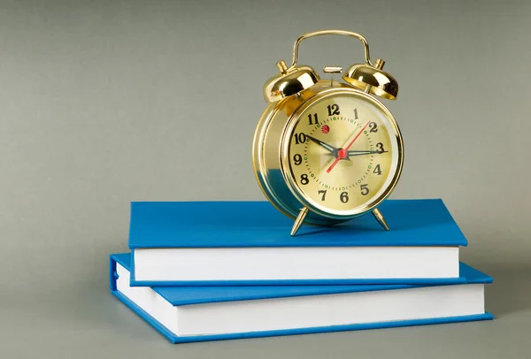 Back School Concept Books Clock — Stock Photo, Image