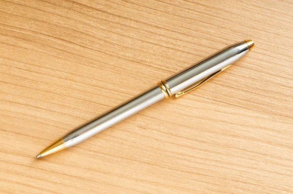 Zilveren Pen Schrijven Houten Achtergrond — Stok fotoğraf
