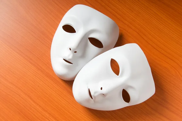 Θεατρική ιδέα με τις άσπρες πλαστικές μάσκες — Φωτογραφία Αρχείου